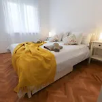 Nona Mira Rijeka