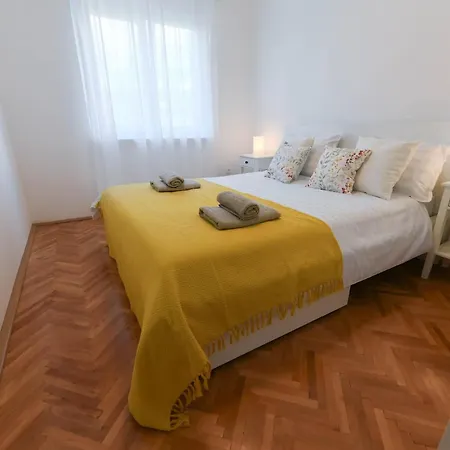 Apartment Nona Mira *