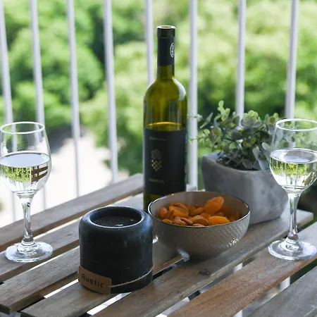 Nona Mira Apartment *