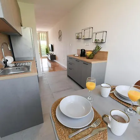 Apartment Nona Mira *